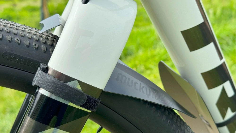 Gravel Mini Face Fender schwarz